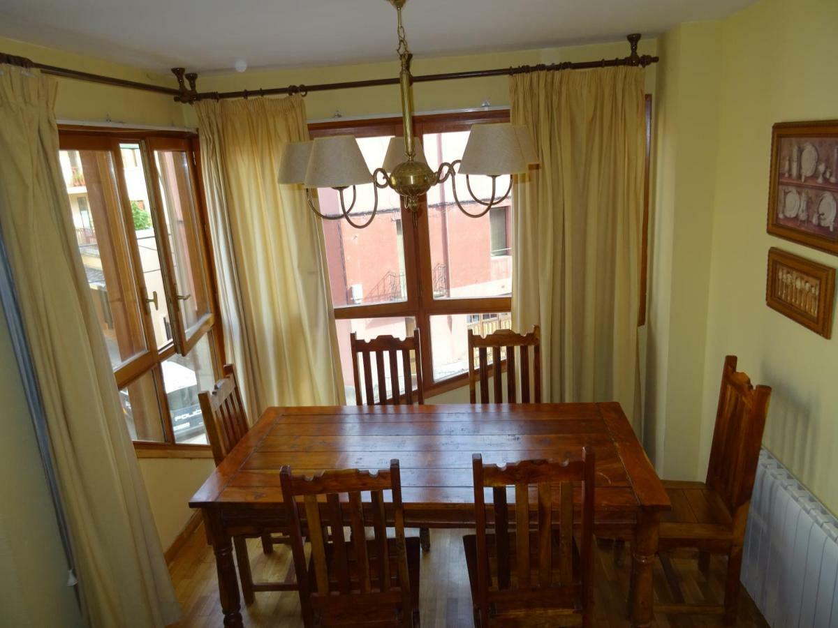 Piso Grande En El Centro De Jaca Con Wifi Y Garajeアパートメント エクステリア 写真